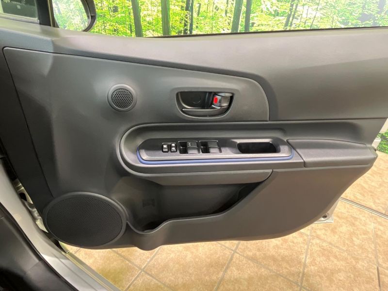 2015 Toyota Aqua DAA-NHP10 (UW-6a9643e7c0d41)[25]