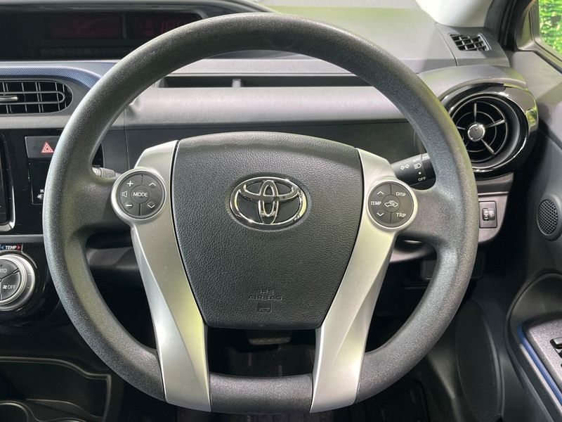 2015 Toyota Aqua DAA-NHP10 (UW-6a9643e7c0d41)[28]