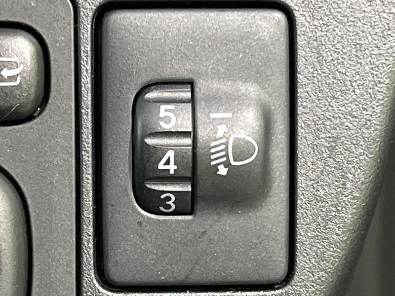 2015 Toyota Aqua DAA-NHP10 (UW-6a9643e7c0d41)[22]