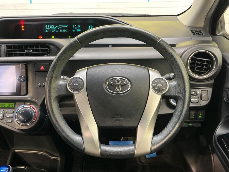 2013 Toyota Aqua DAA-NHP10 (UW-6a9643ed192c2)[20]