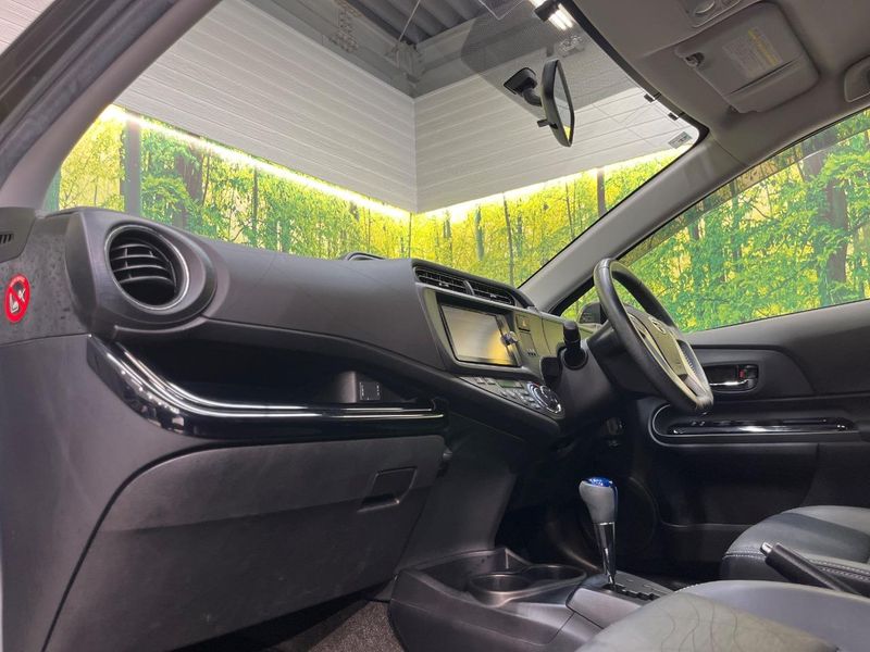 2013 Toyota Aqua DAA-NHP10 (UW-6a9643ed192c2)[17]