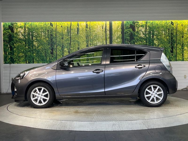 2013 Toyota Aqua DAA-NHP10 (UW-6a9643ed192c2)[5]