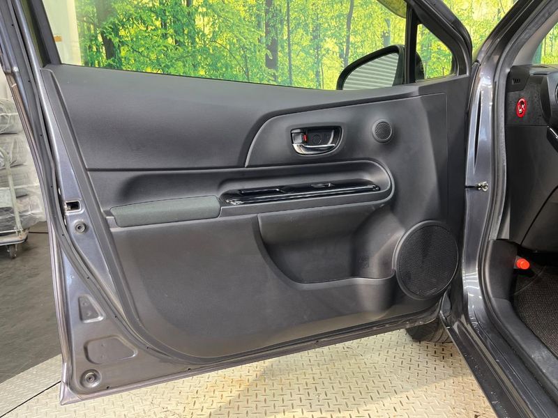 2013 Toyota Aqua DAA-NHP10 (UW-6a9643ed192c2)[16]