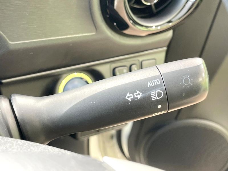2015 Toyota Aqua DAA-NHP10 (UW-6a9643ef0a0af)[16]