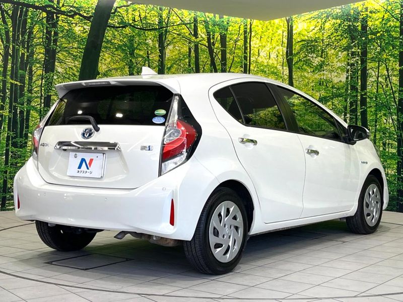2018 Toyota Aqua DAA-NHP10 (UW-6a9643f497022)[20]