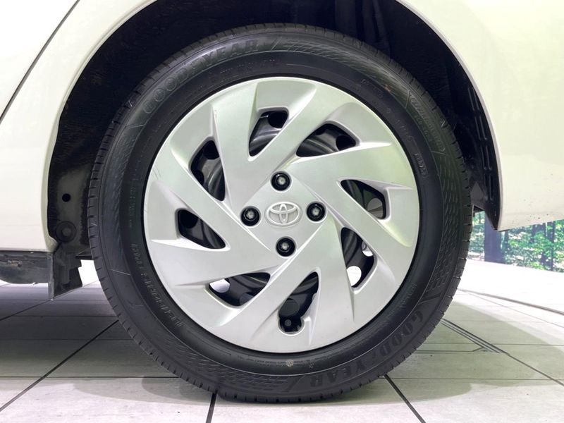 2018 Toyota Aqua DAA-NHP10 (UW-6a9643f497022)[13]