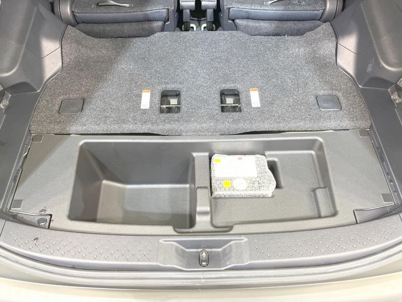 2015 Toyota Sienta DBA-NSP170G (UW-6a964400272db)[24]