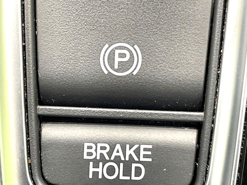 2018 Honda Vezel DAA-RU3 (UW-6a96442628c7b)[25]