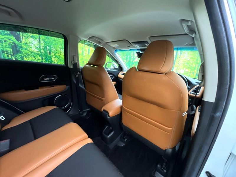 2018 Honda Vezel DAA-RU3 (UW-6a96442663998)[28]