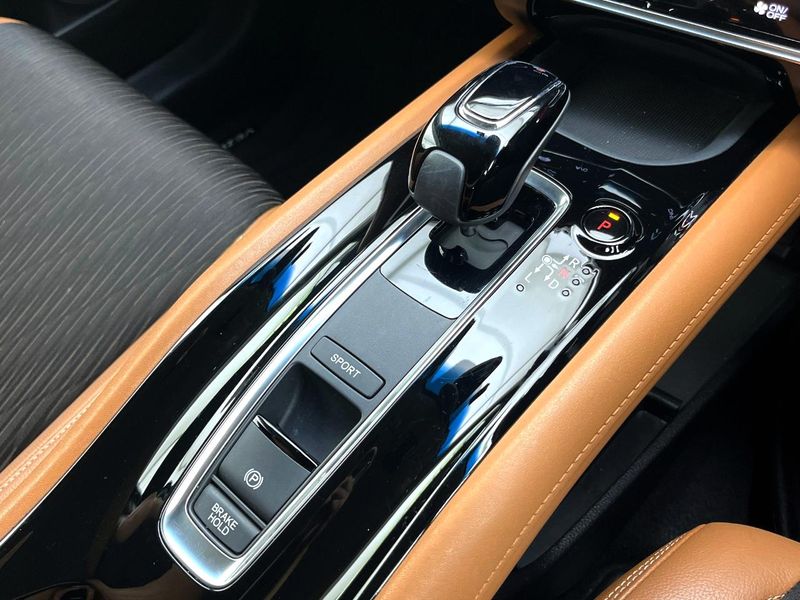 2018 Honda Vezel DAA-RU3 (UW-6a96442663998)[22]