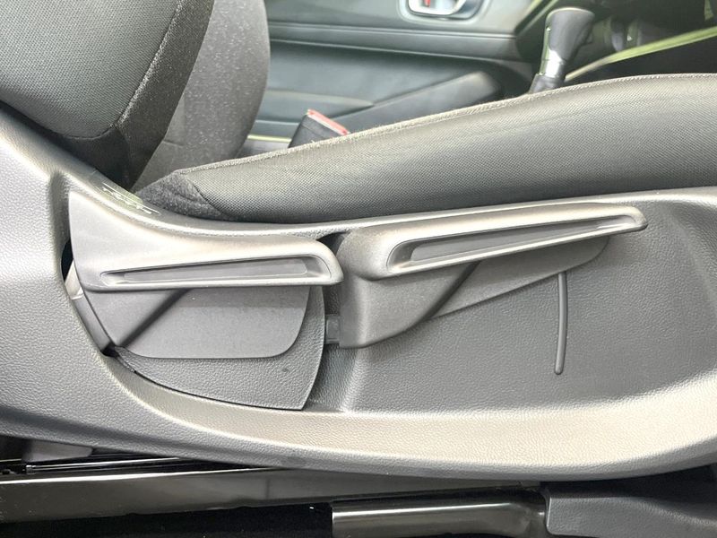 2023 Honda Vezel 6BA-RV3 (UW-6a964429a139f)[27]
