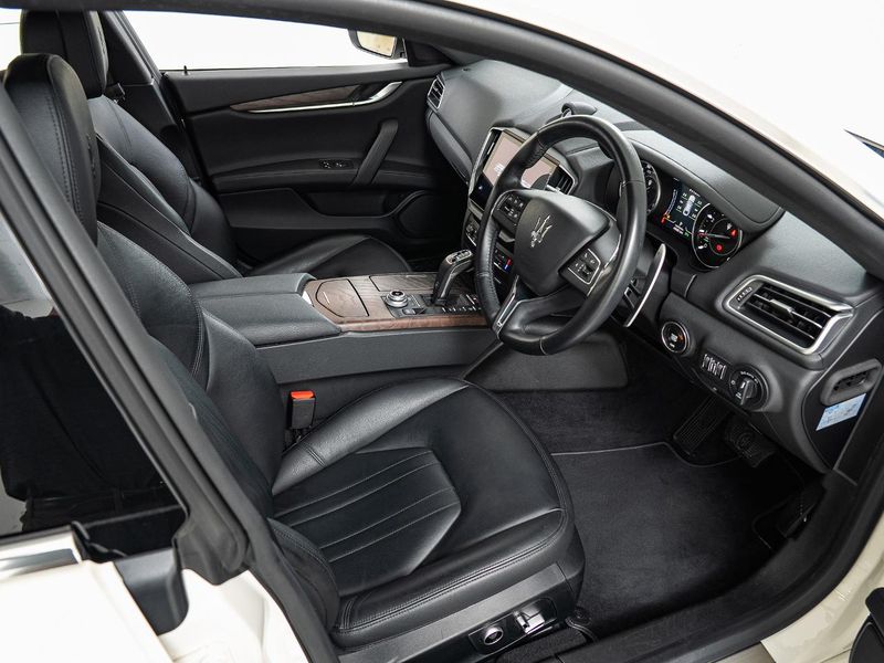 2022 Maserati Ghibli 7AA-MG20 (UW-6a9644a2ada97)[26]