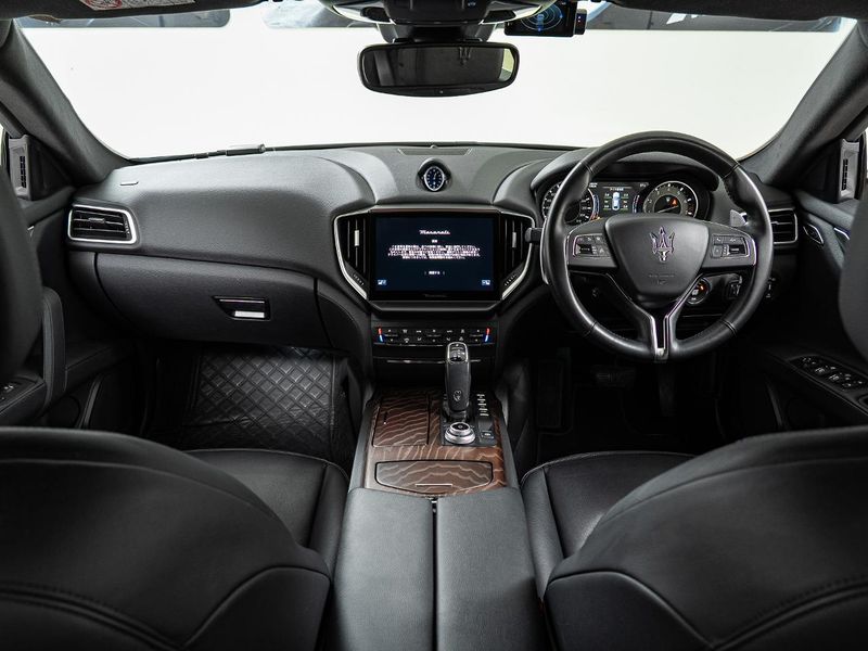 2022 Maserati Ghibli 7AA-MG20 (UW-6a9644a2ada97)[19]