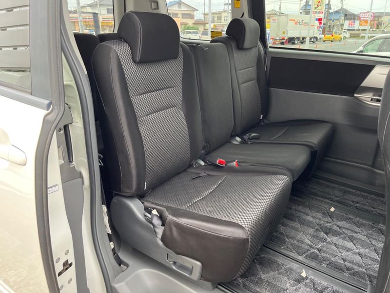 2008 Toyota Noah DBA-ZRR70W (UW-6a9644b081db5)[29]