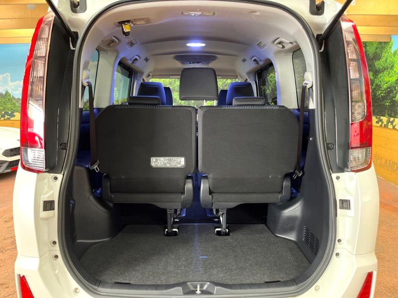 2015 Toyota Noah DBA-ZRR80W (UW-6a9644b62c8f6)[4]