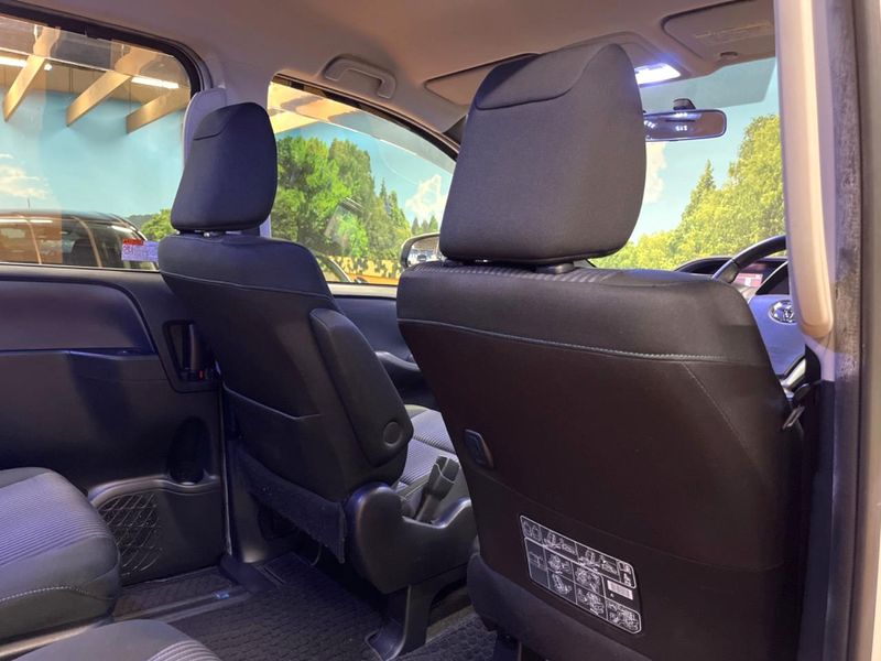 2015 Toyota Noah DBA-ZRR80W (UW-6a9644b62c8f6)[12]