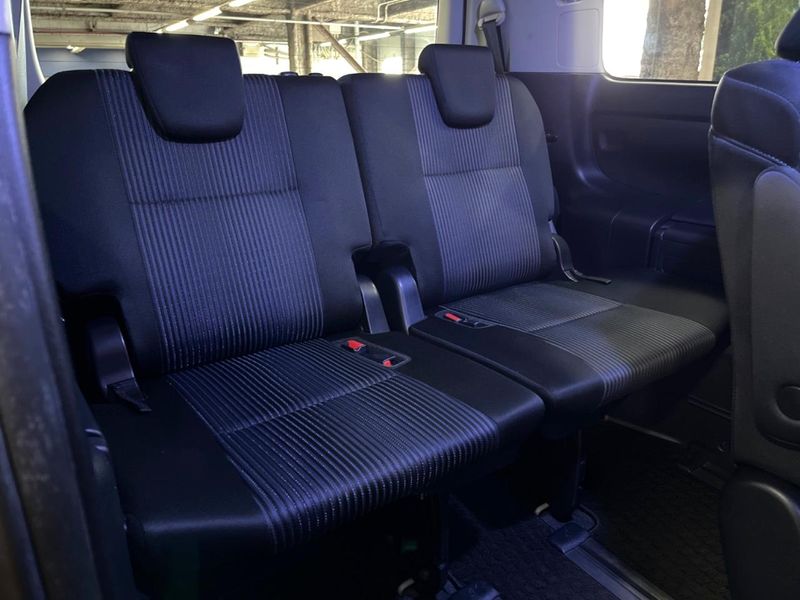 2015 Toyota Noah DBA-ZRR80W (UW-6a9644b62c8f6)[13]