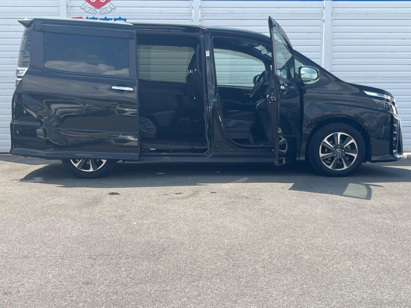 2018 Toyota Voxy DBA-ZRR80W (UW-6a9644bbb93bf)[23]