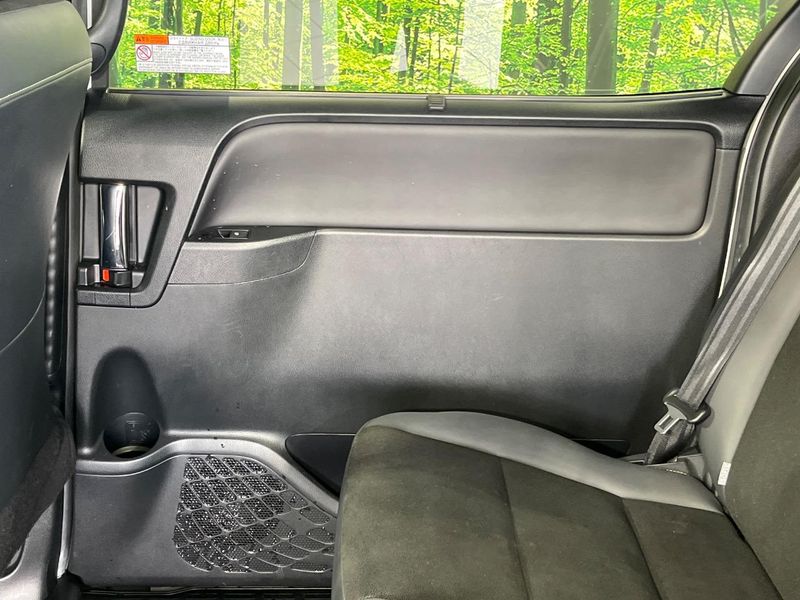2019 Toyota Noah DBA-ZRR80W (UW-6a9644bf46a89)[21]