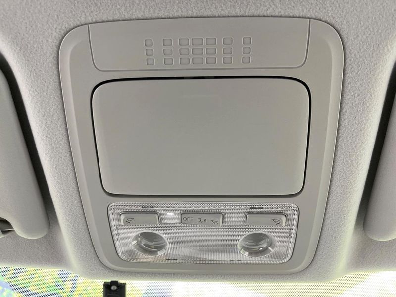 2015 Toyota Voxy DBA-ZRR85W (UW-6a9644c20e121)[27]