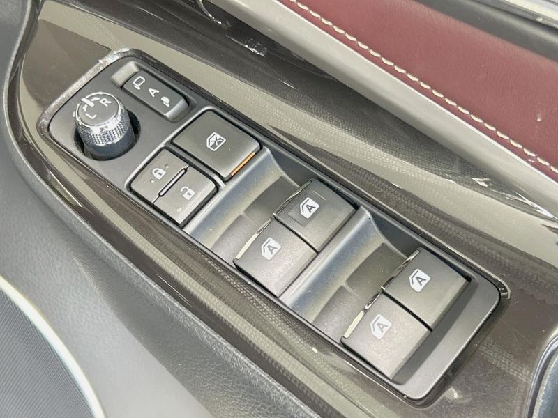 2017 Toyota Harrier DBA-ZSU60W (UW-6a9644c8a6a84)[22]