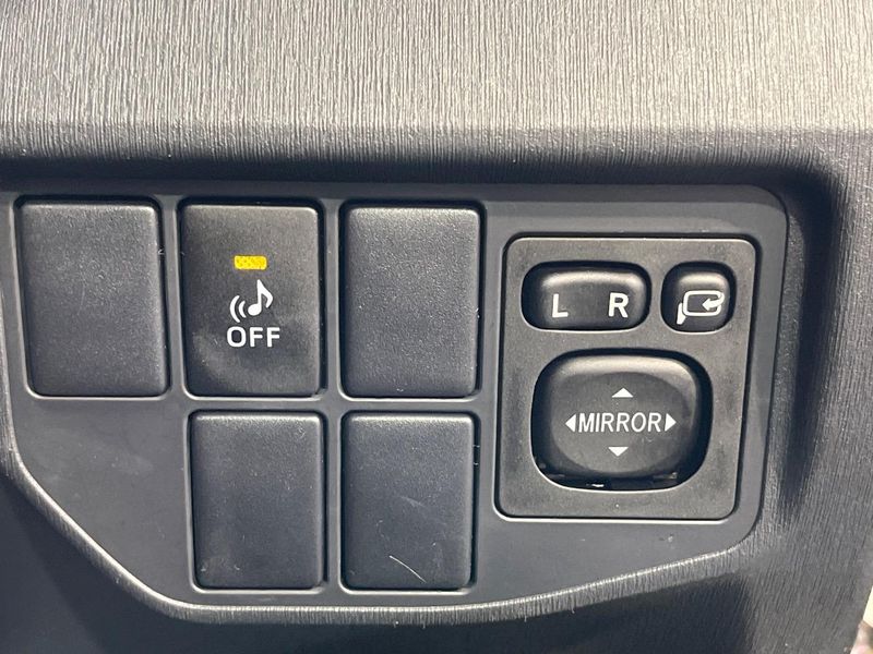 2015 Toyota Prius DAA-ZVW30 (UW-6a9644dcb91ed)[13]