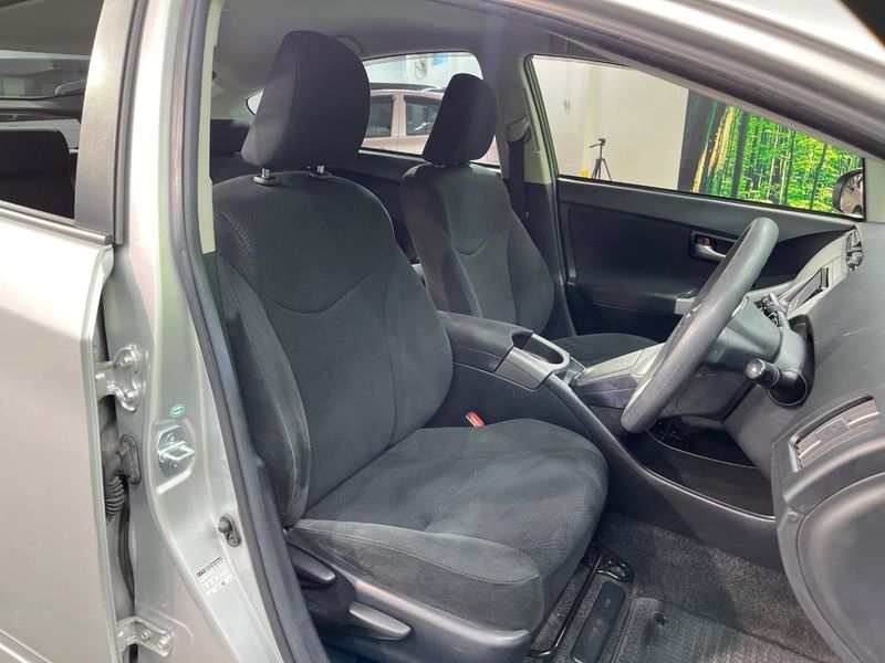2015 Toyota Prius DAA-ZVW30 (UW-6a9644dcb91ed)[20]