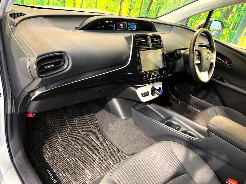 2017 Toyota Prius DAA-ZVW50 (UW-6a9644e175376)[29]