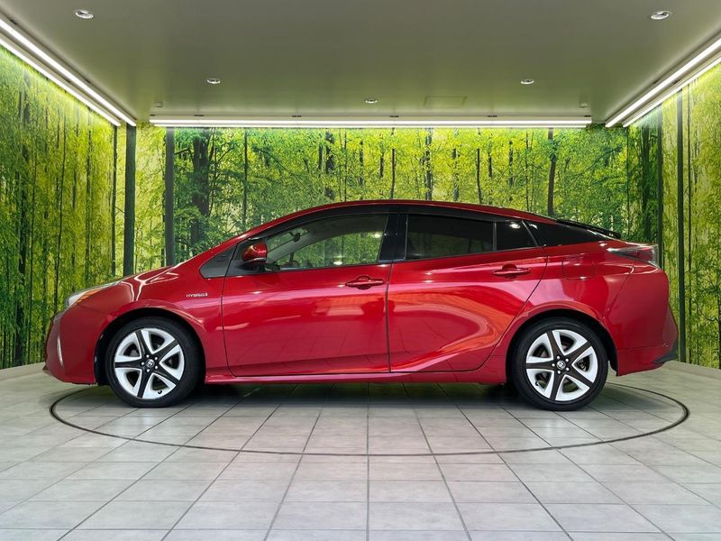 2016 Toyota Prius DAA-ZVW50 (UW-6a9644e3790f1)[19]