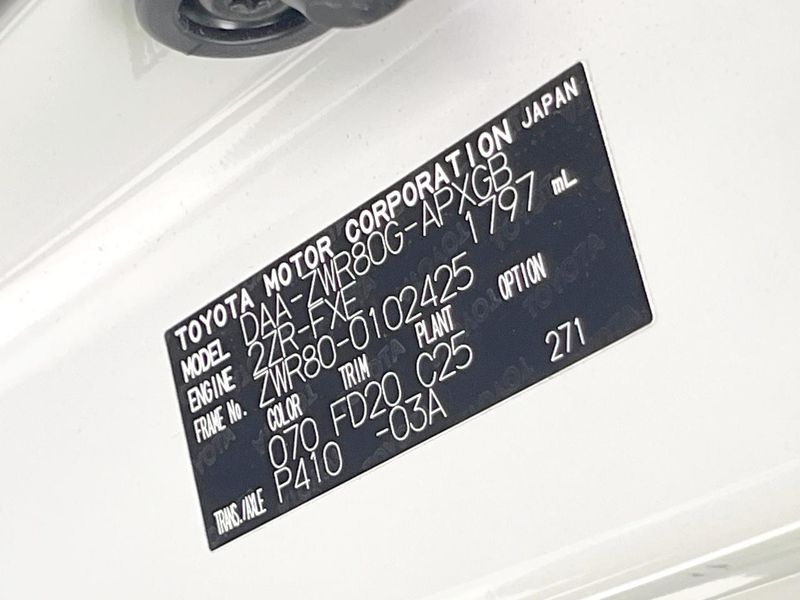 2015 Toyota Noah DAA-ZWR80G (UW-6a9644f6dcafd)[1]