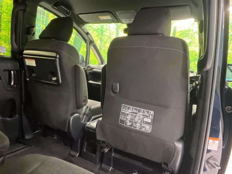 2017 Toyota Voxy DAA-ZWR80G (UW-6a9644f88b48b)[19]