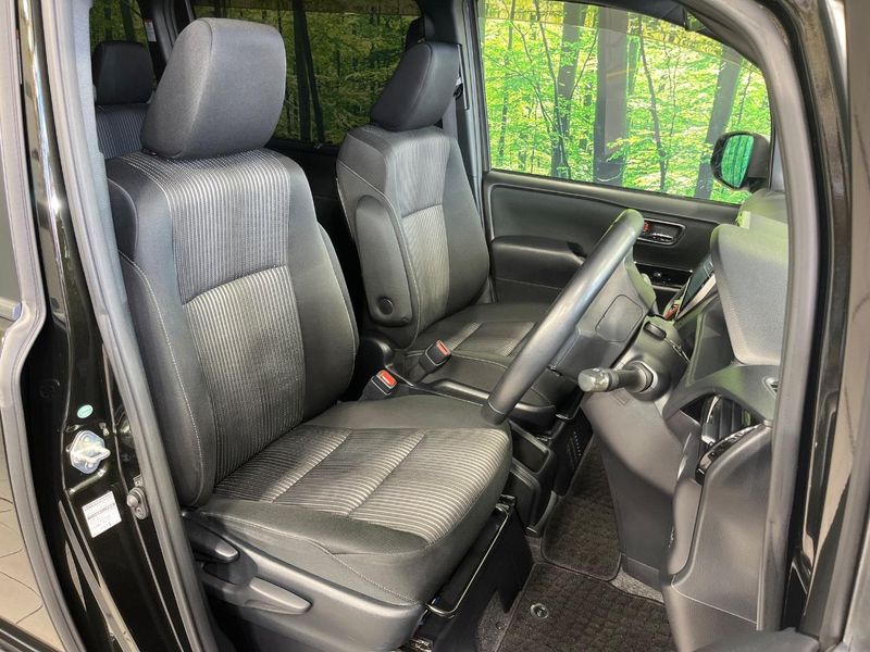 2018 Toyota Voxy DAA-ZWR80W (UW-6a9644f981383)[6]
