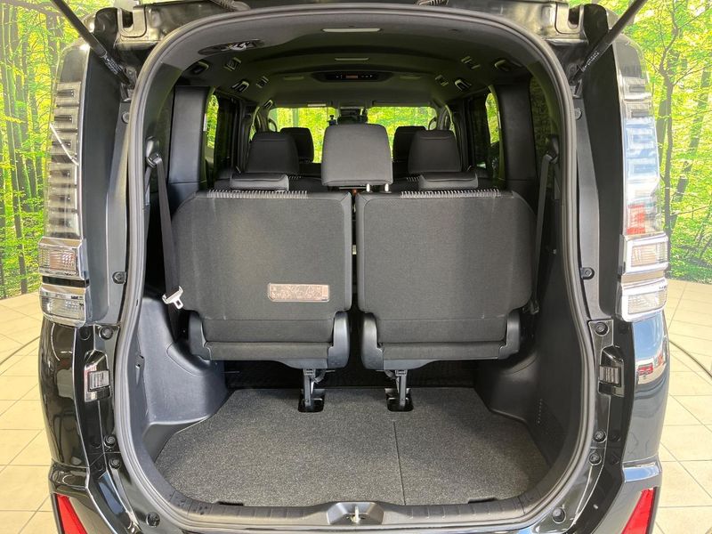 2018 Toyota Voxy DAA-ZWR80W (UW-6a9644f981383)[26]