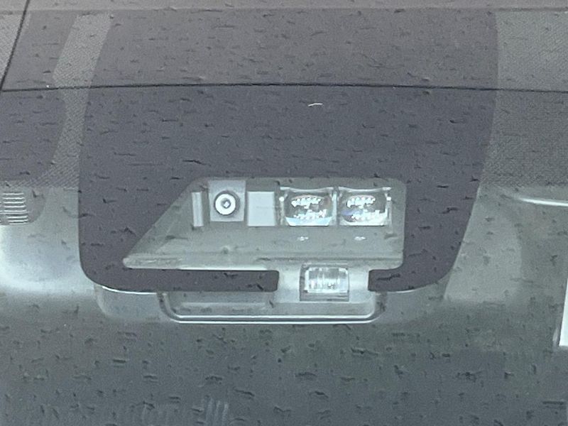 2018 Toyota Voxy DAA-ZWR80W (UW-6a9644f981383)[19]