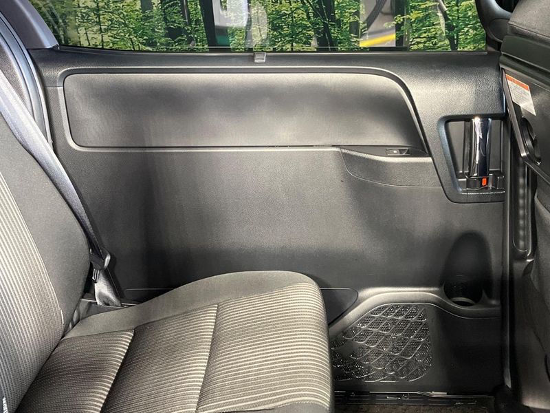 2018 Toyota Voxy DAA-ZWR80W (UW-6a9644f981383)[7]