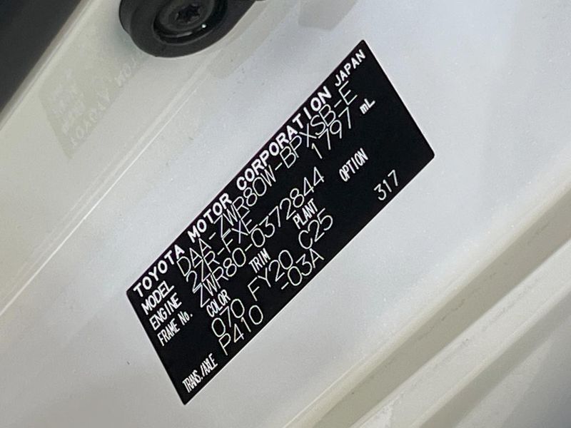 2019 Toyota Voxy DAA-ZWR80W (UW-6a9644fb646f7)[1]