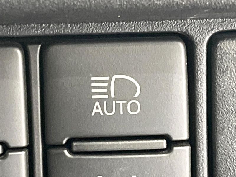 2019 Toyota Esquire DAA-ZWR80G (UW-6a9644fc2f417)[29]