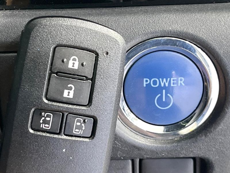 2019 Toyota Esquire DAA-ZWR80G (UW-6a9644fc2f417)[27]