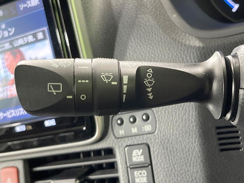 2019 Toyota Voxy DAA-ZWR80W (UW-6a9644fc90148)[28]