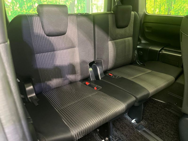 2020 Toyota Voxy DAA-ZWR80W (UW-6a9644fdd39f0)[19]