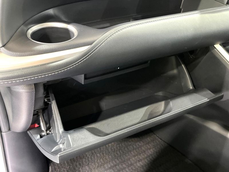 2023 Toyota Noah 6AA-ZWR90W (UW-6a964504ee5e0)[16]