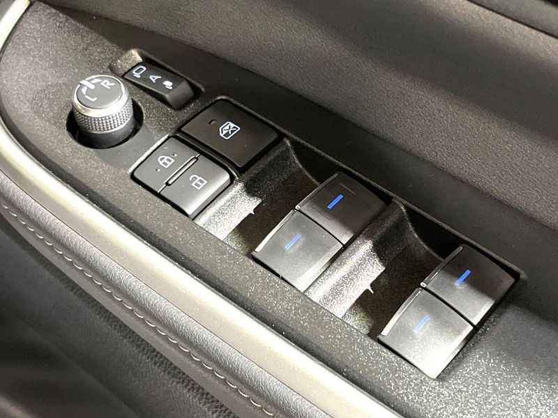 2023 Toyota Noah 6AA-ZWR90W (UW-6a964504ee5e0)[4]