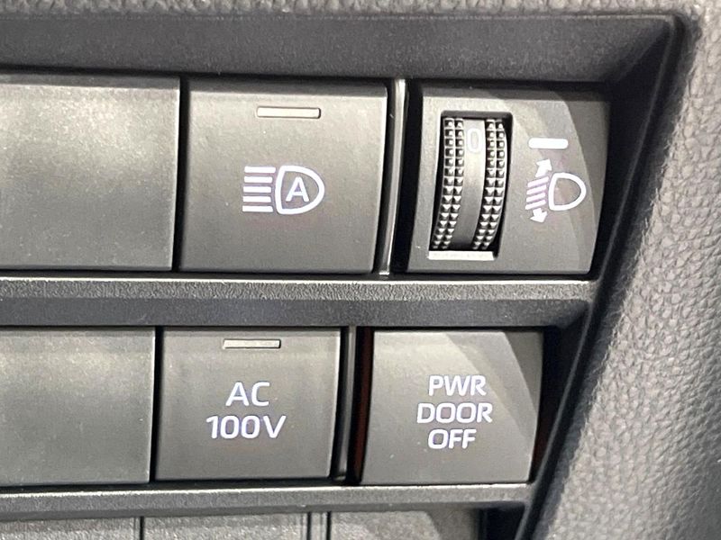 2023 Toyota Noah 6AA-ZWR90W (UW-6a964504ee5e0)[25]