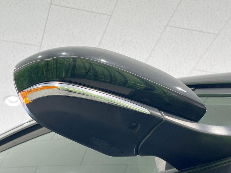 2017 Toyota C-HR DAA-ZYX10 (UW-6a9645106772a)[16]