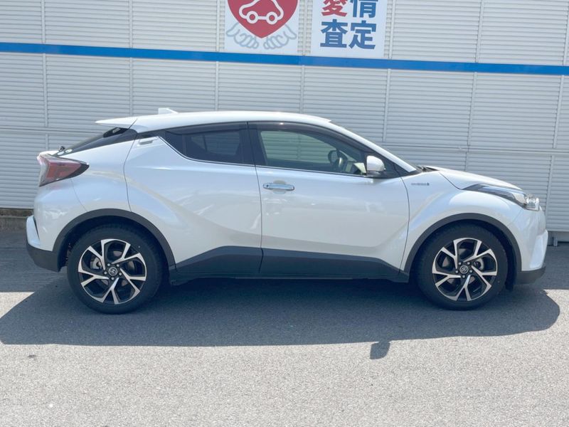 2018 Toyota C-HR DAA-ZYX10 (UW-6a96451161ff9)[16]