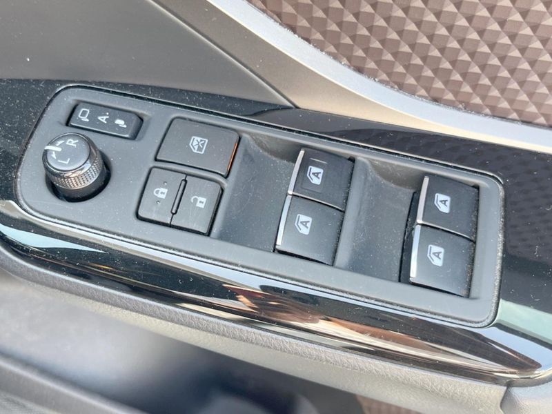 2018 Toyota C-HR DAA-ZYX10 (UW-6a96451161ff9)[27]