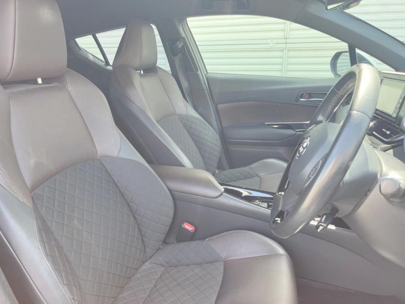 2018 Toyota C-HR DAA-ZYX10 (UW-6a96451161ff9)[14]
