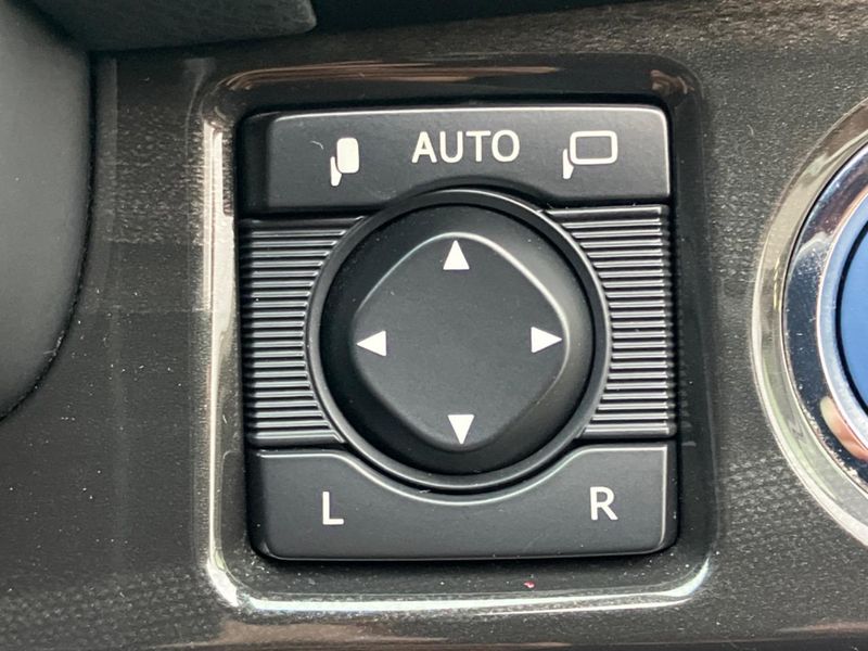 2013 Toyota Crown Hybrid DAA-AWS210 (UW-6a97926493c91)[15]