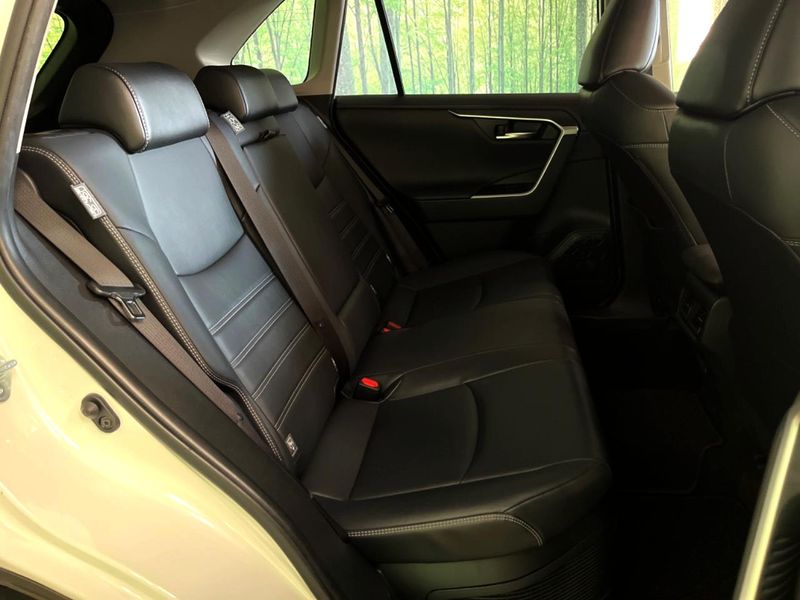 2020 Toyota RAV4 6AA-AXAH54 (UW-6a979269b9ca1)[18]