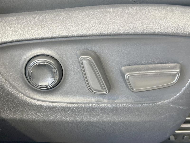 2020 Toyota Harrier Hybrid 6AA-AXUH80 (UW-6a979271cf16c)[24]